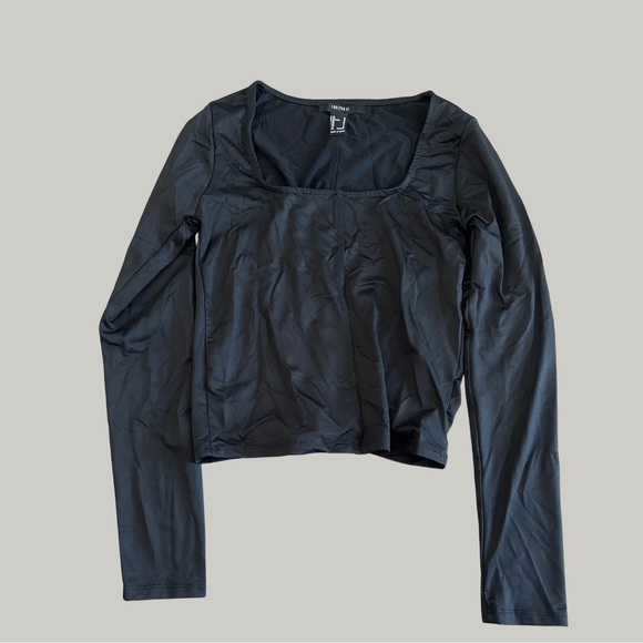 Forever 21 Tops - LIKE NEW Basic Long Sleeve Crop Top